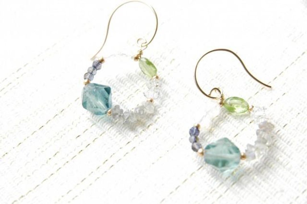 Fluorite circle earrings - 耳环/耳夹 - 宝石 绿色