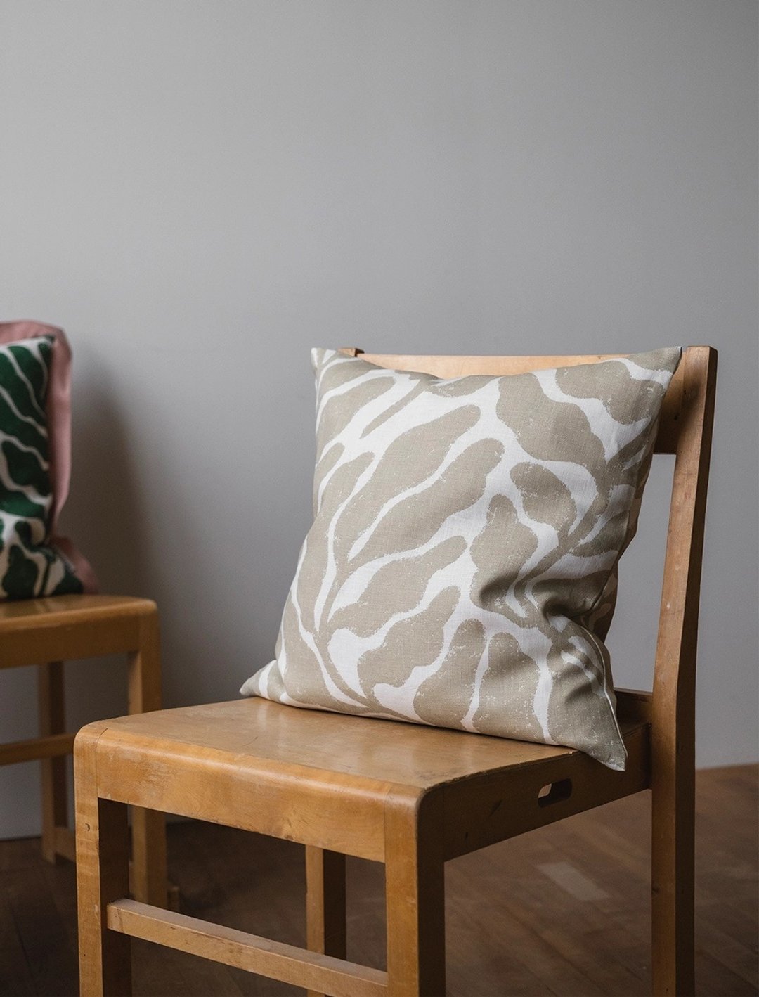 北欧设计师款 – 抱枕套 LEAVES CUSHION COVER, SAND 叶片 - 枕头/抱枕 - 棉 卡其色
