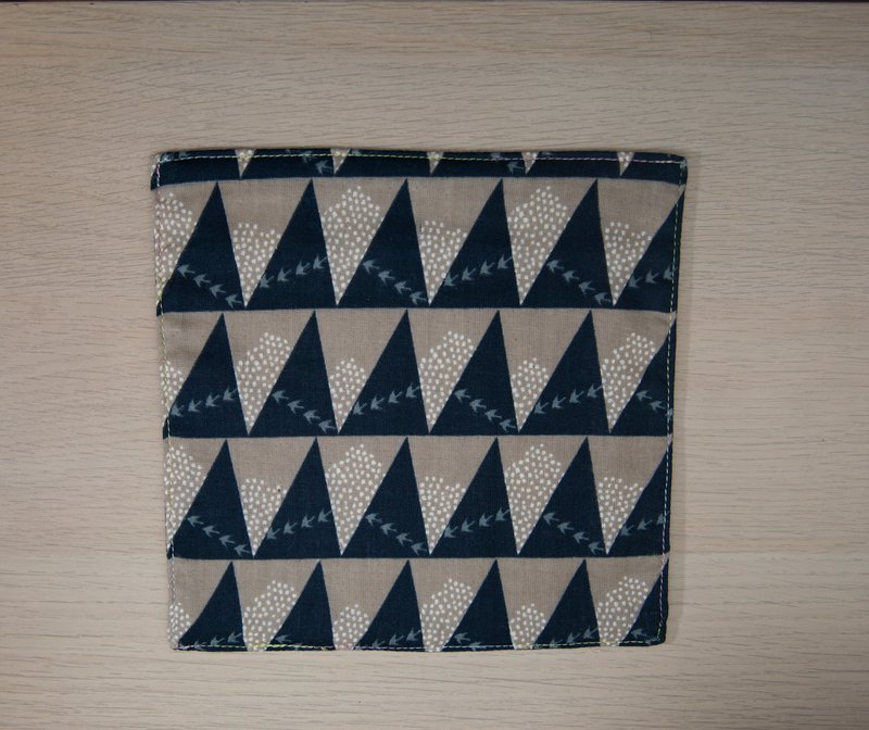 卡其飞鸟 正方形手帕/幼儿园手帕夹/儿童手帕/口水巾/手作手帕 - 围嘴/口水巾 - 棉．麻 卡其色