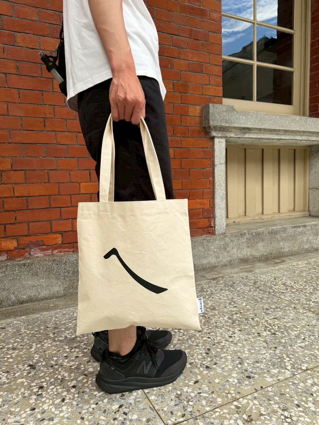 单注音帆布包 Zhuyin Canvas Tote・ㄟ・唉的温度・Warmth of Hey - 侧背包/斜挎包 - 棉 