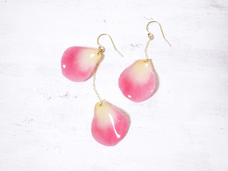 Dance of Rose (Bell Rose) Asymmetric Earrings / Earrings - 耳环/耳夹 - 其他材质 粉红色