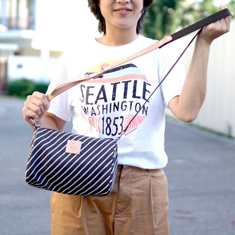 Sling bag stripe pattern black color - 侧背包/斜挎包 - 其他材质 黑色