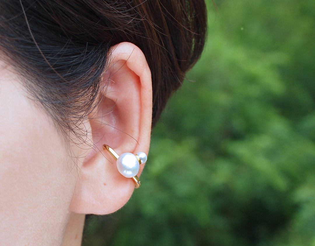 Kintsugi Double Pearl Ear Cuff・Clip-On bubbles | Freshwater Pearl Baroque Pearl Gold Powder - 耳环/耳夹 - 珍珠 白色