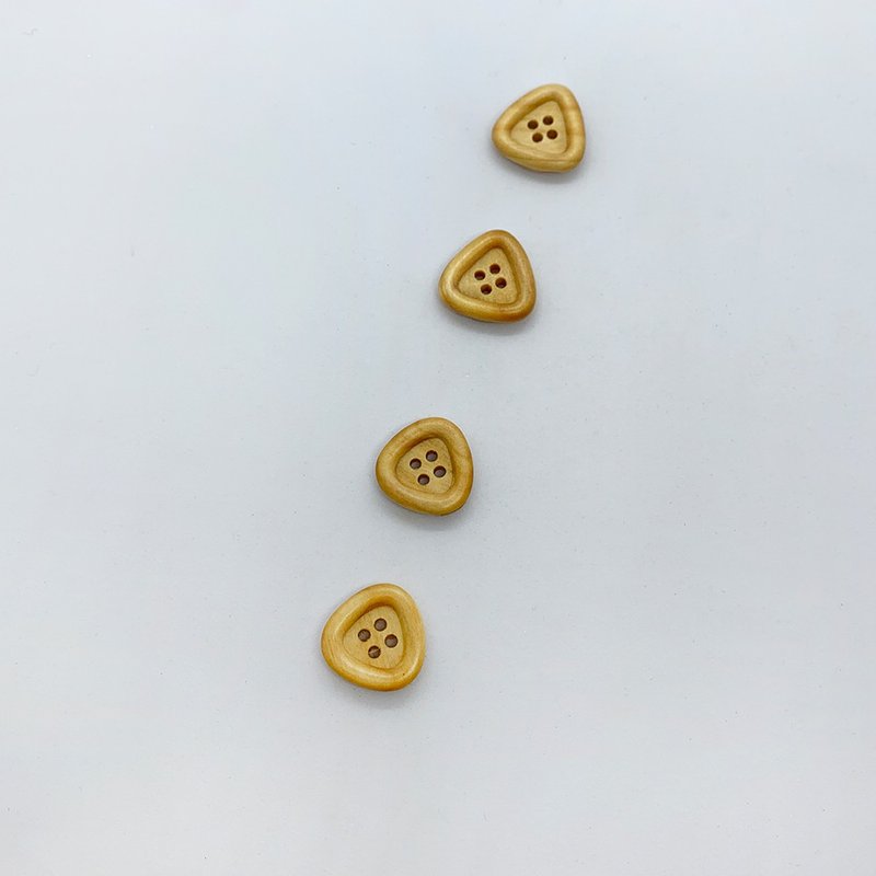 Hana Mokuba – 三角型4孔原木扣(中) (一包) - 其他 - 其他材质 