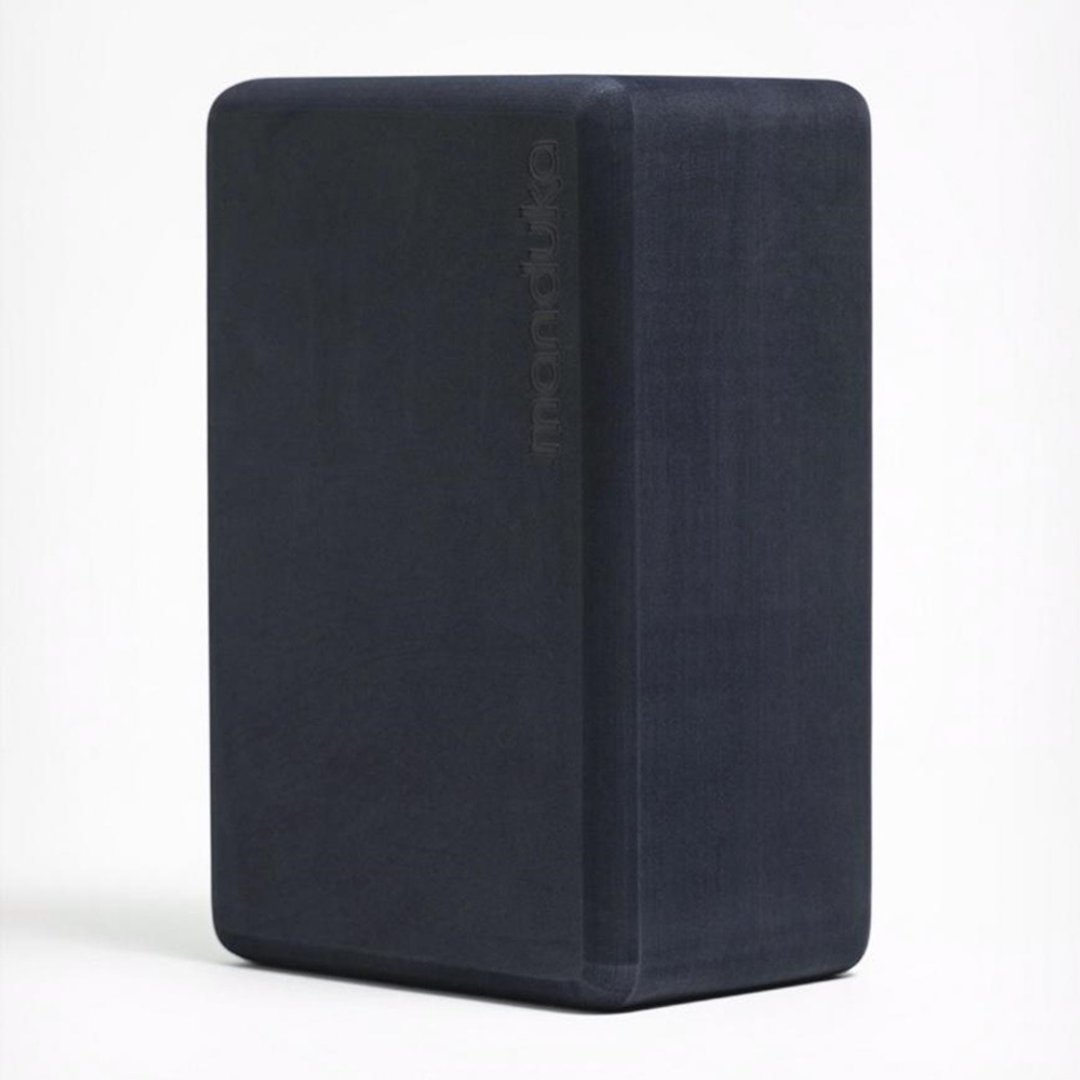 【Manduka】Recycled Foam Block 环保瑜珈砖 50D - Midnight - 运动配件 - 其他材质 蓝色