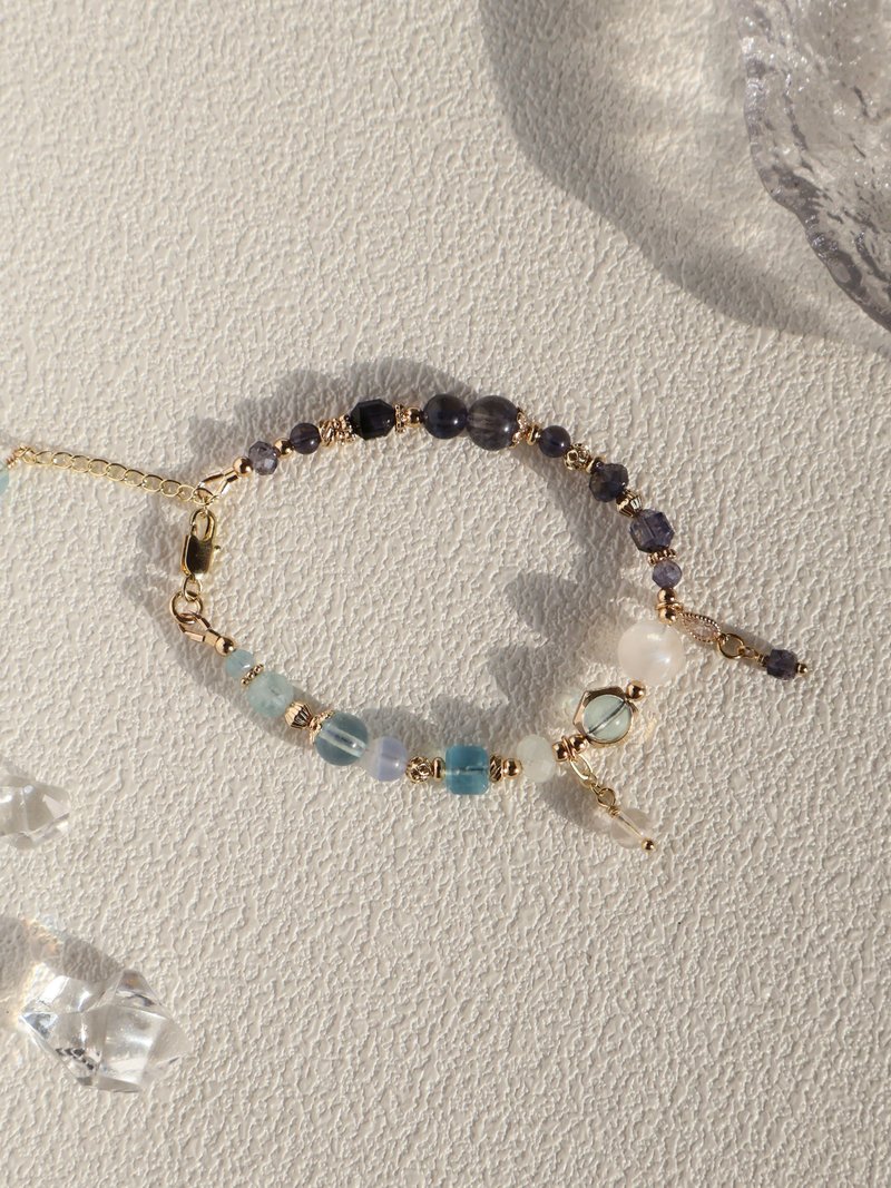 人间青醒。堇青石 海水蓝宝 月光石 14K包金 水晶矿石设计手链 - 手链/手环 - 水晶 蓝色