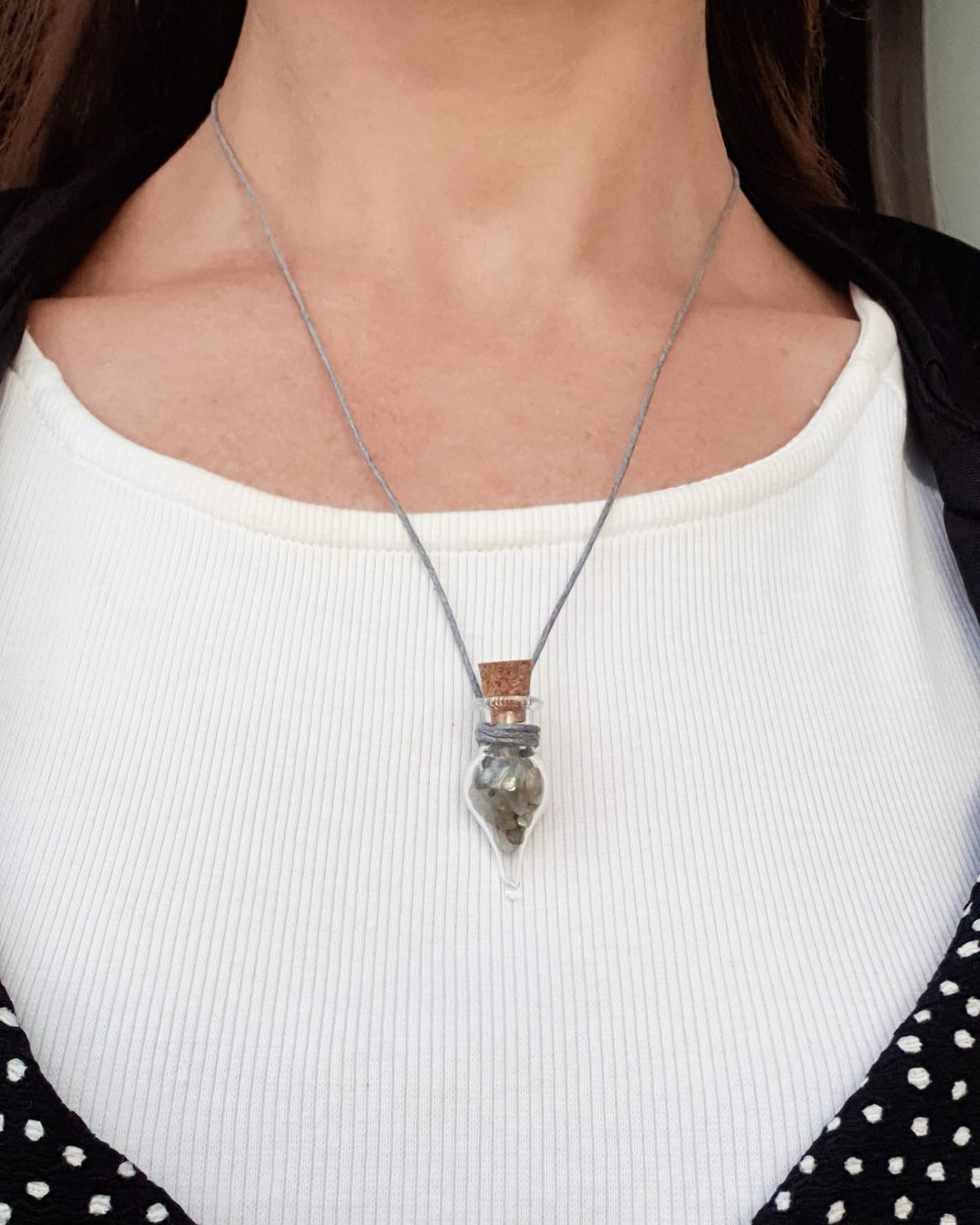Labradorite necklace, Glass bottle with raw gems on a cord or silver 925 chain - 项链 - 宝石 灰色