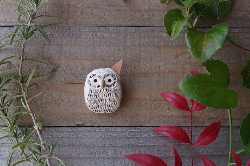 white owl going to the party broach  05/ animal pottery broach - 胸针 - 陶 白色