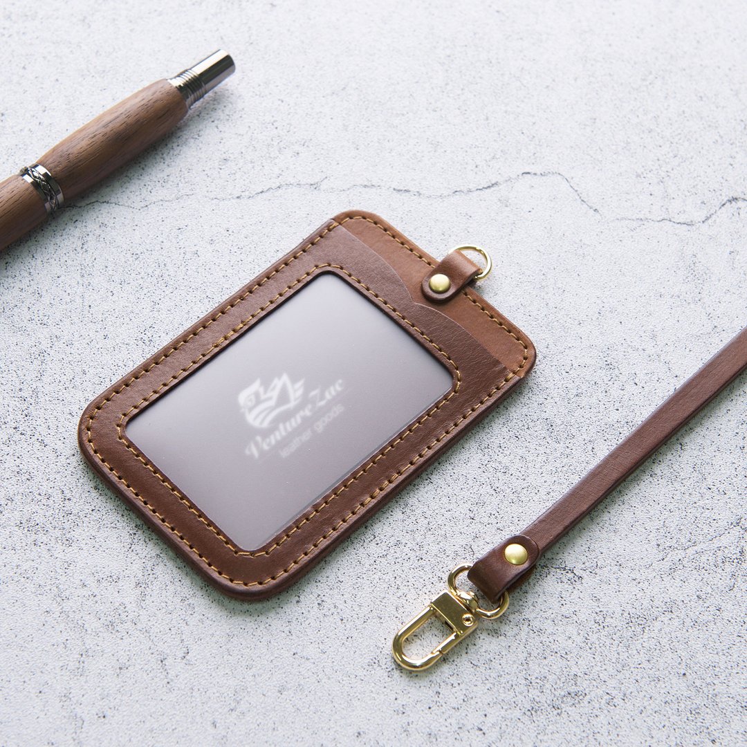 【圣诞礼盒】 直式证件夹 ID Card Holder / 棕 Brown/ 免费刻字 - 证件套/卡套 - 真皮 