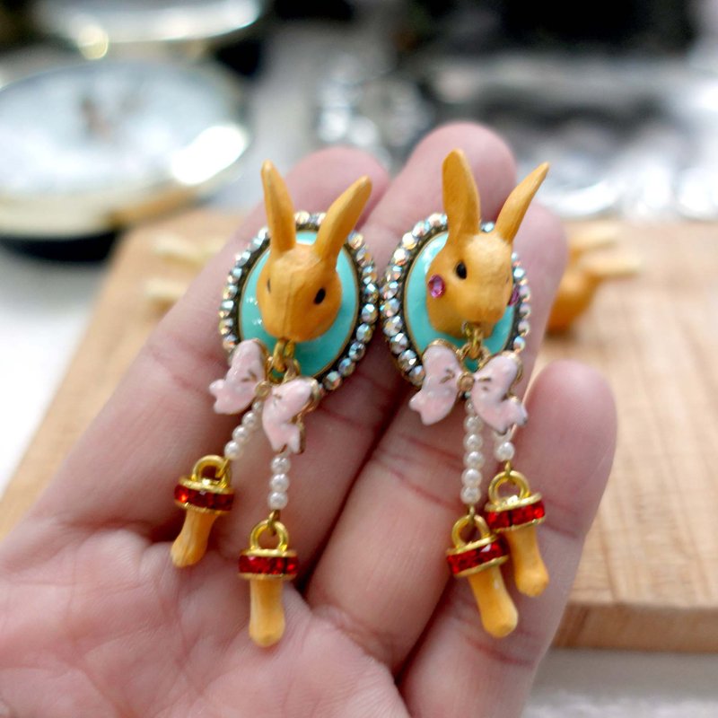 啡色分体兔子耳环耳钉兔头兔屁股活动手脚 椭圆形盘缀施华洛水晶 - 耳环/耳夹 - 塑料 橘色