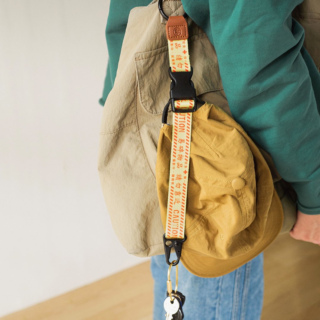 万用行李挂环 Add-a-bag Strap - 易碎物品 出国特色 毕业礼物 - 行李吊牌 - 聚酯纤维 黄色