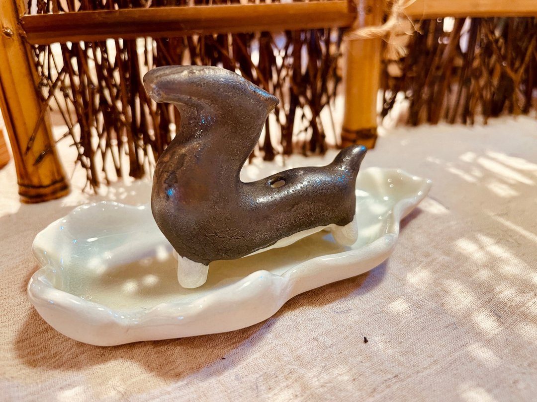 天马行空 飞驰礼盒。古风时器。2 器 3 用。让变动成为你飞驰的助力 - 笔筒/笔座 - 瓷 金色