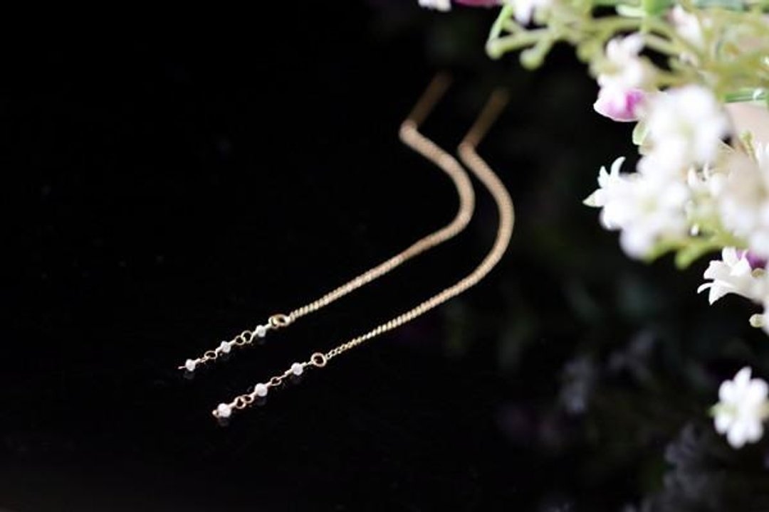 Things That Will Never Change Natural White Gray Diamond American Earrings April Birthstone - 耳环/耳夹 - 宝石 银色