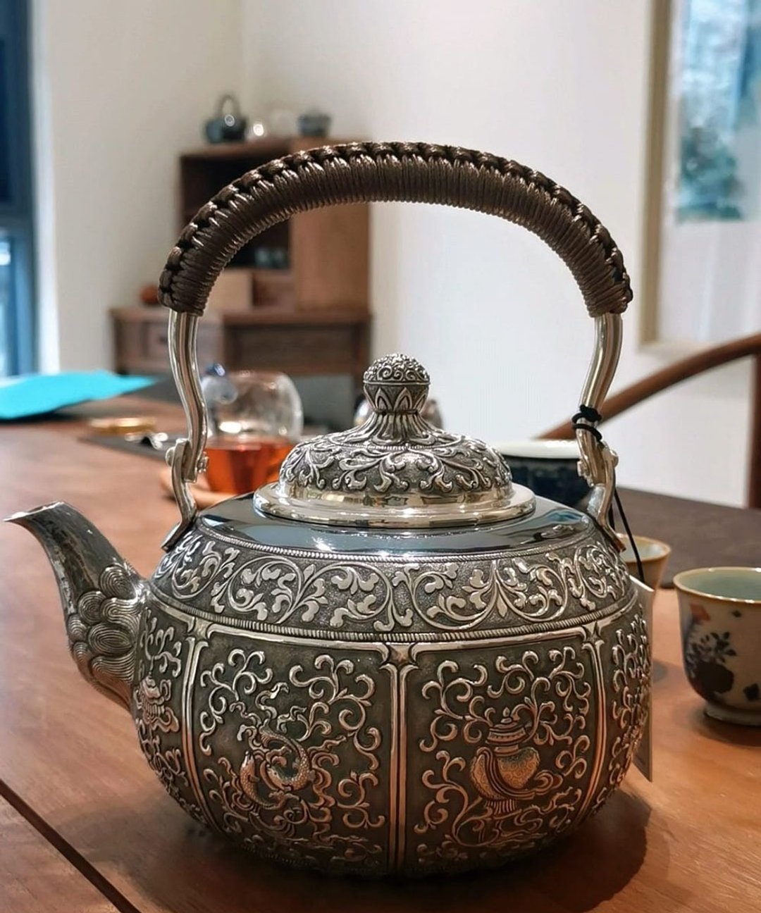 尚幀品大師系列 寸彥同大師手造 足銀藏八寶銀壺 1100cc - 茶具/茶杯 - 纯银 
