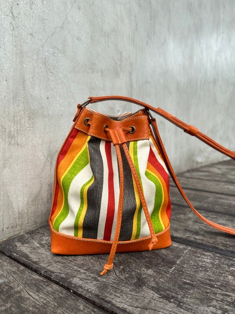 彩虹小姐水桶包 / 斜背包 Size: S 植鞣牛皮 - 侧背包/斜挎包 - 真皮 橘色