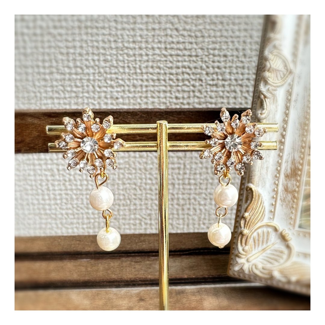 Earrings Snow crystal - 耳环/耳夹 - 其他材质 金色