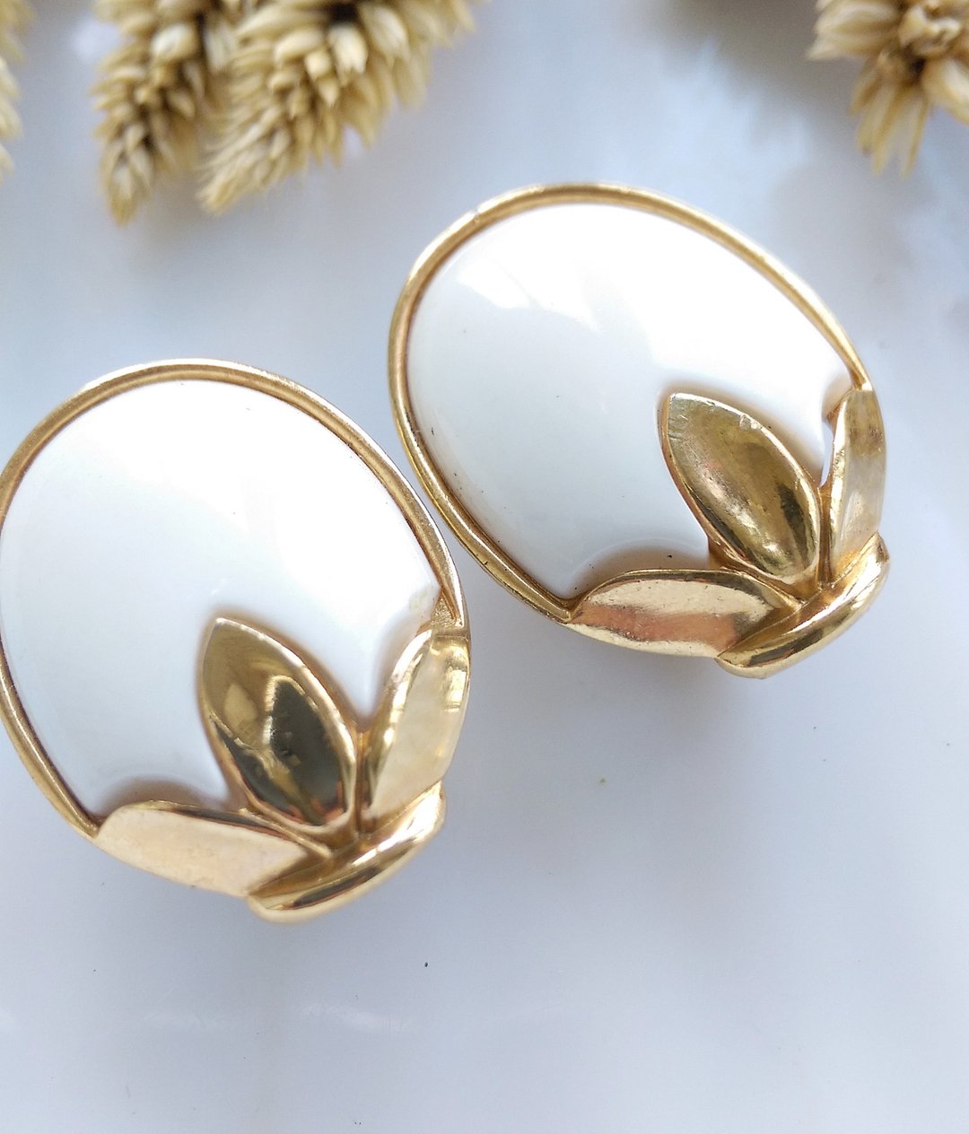 Vintage Jewelry 西洋古董饰品 可爱白珠 小花苞 夹式耳环 - 耳环/耳夹 - 其他金属 金色