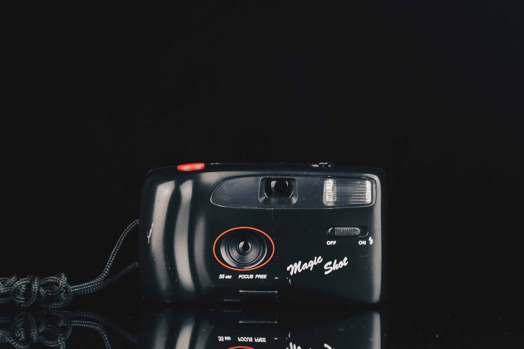 Magic shot FOCUS FREE 35mm FILM CAMERA #135底片相机 - 相机 - 其他金属 黑色
