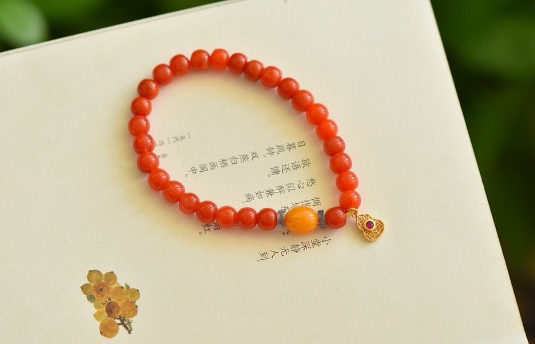 6mm天然原矿南红 蜜蜡美松古法银小牌设计单圈手串s - 手链/手环 - 半宝石 红色