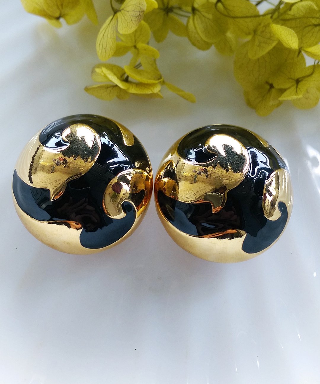 Vintage Jewelry 西洋古董饰品 AVON 摩登 厚实半圆球 夹式耳环 - 耳环/耳夹 - 其他金属 黑色