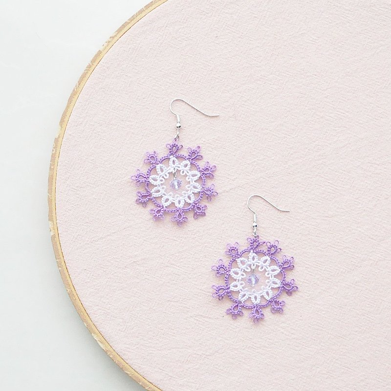 【订制】手编雪花 耳环 深紫与粉紫 Tatting Snowflake Earrings - 耳环/耳夹 - 绣线 紫色