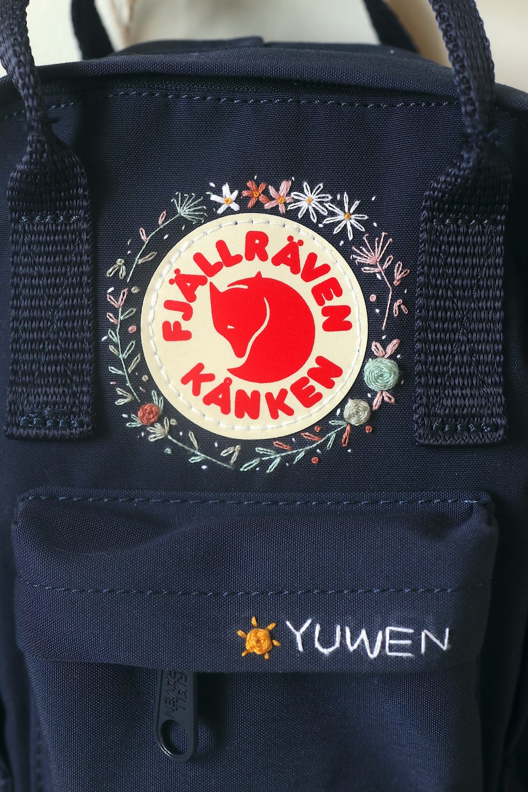 雏菊冬季森林 / 深蓝 / 侧背包小款 kanken sling - 侧背包/斜挎包 - 防水材质 蓝色