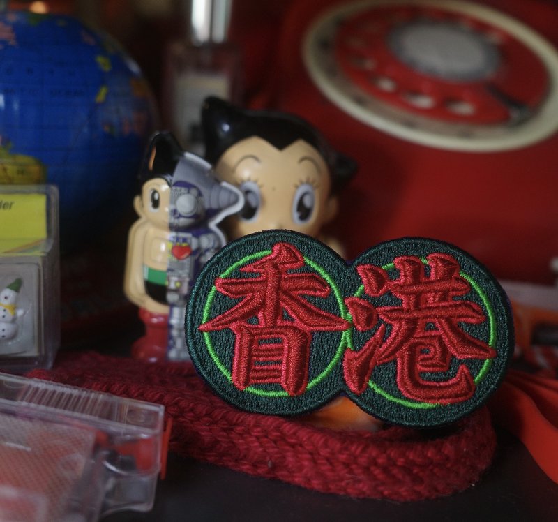 neonlitehk 霓虹小绣章胸针 /香港/ - 胸针 - 绣线 红色