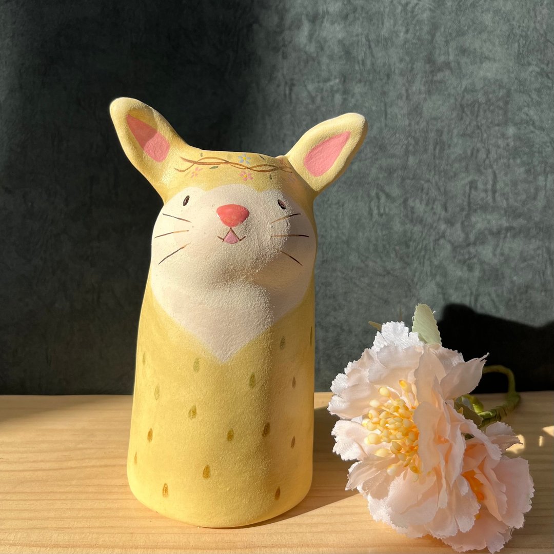 A Lu 兔兔陶花器/摆饰/礼物/手作手绘 原创仅此一件 - 花瓶/陶器 - 陶 多色