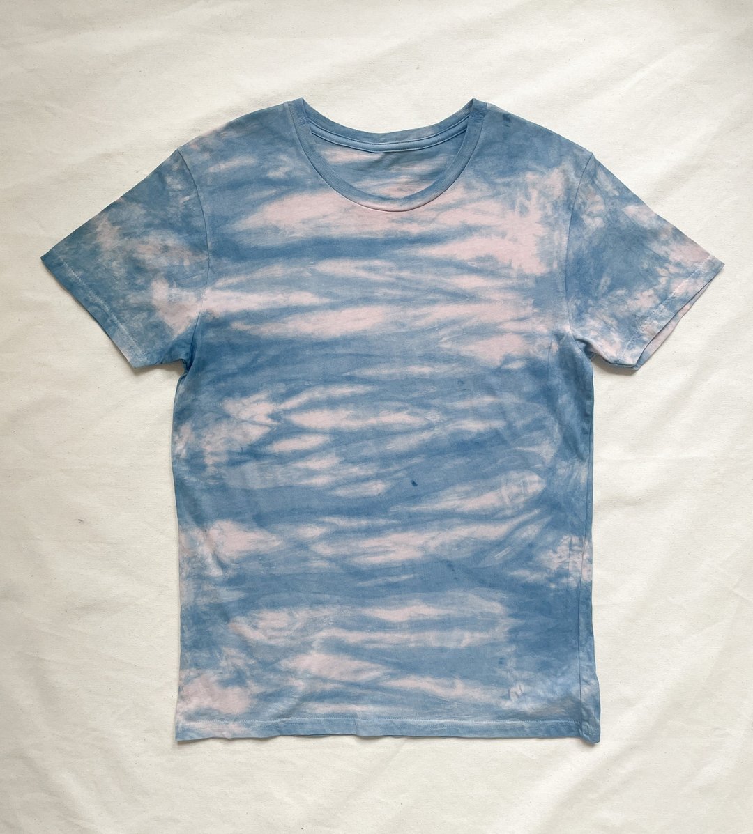 Made in Japan Indigo dyed Aizome organic cotton JAPANBLUE aizome shibori Shibori mud dye pink Sunrise - 女装 T 恤 - 棉．麻 蓝色