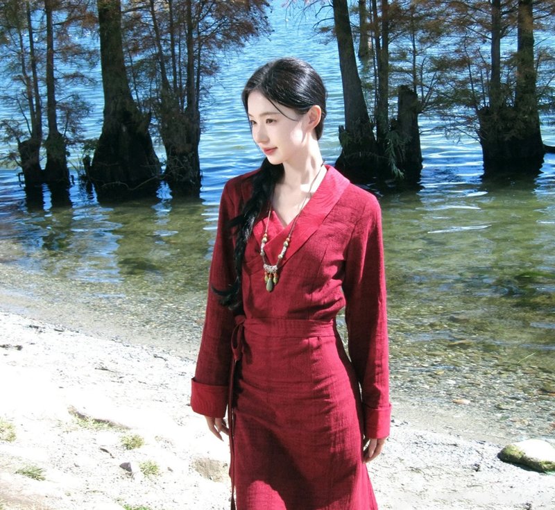 【拉萨沙漠】新中式复古藏风 系带翻领连衣裙 - 洋装/连衣裙 - 其他材质 红色
