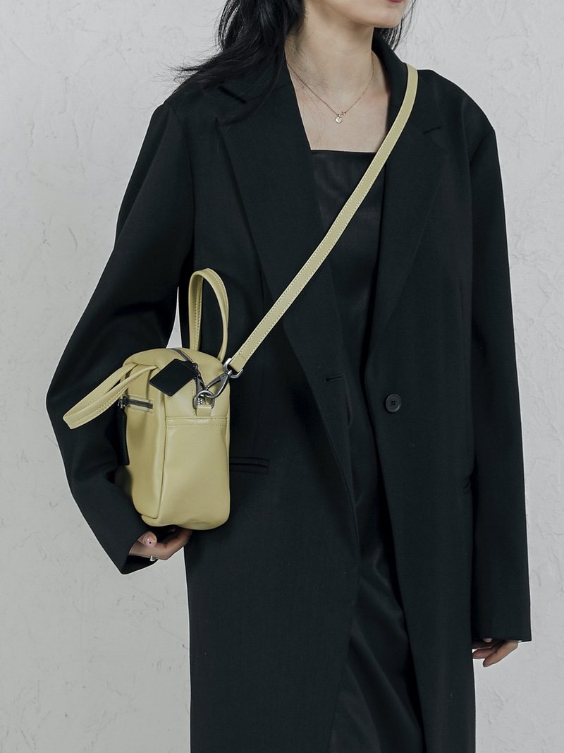 黃色 2色 撞色牛皮豆腐小方包  黃色 撞色牛皮豆腐小包 - 侧背包/斜挎包 - 真皮 黄色