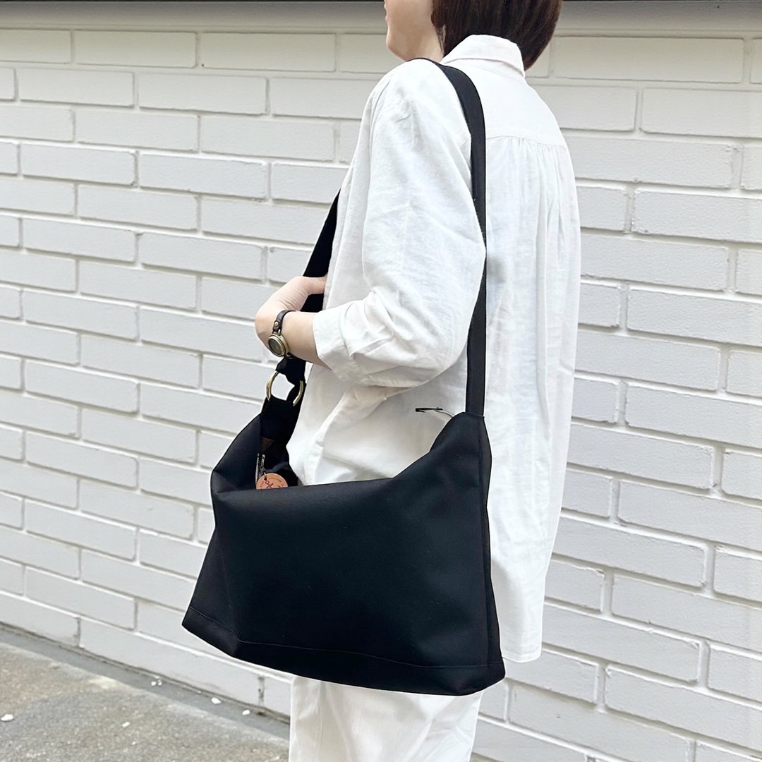 DRIFTER-M 黑色 拨水加工 CORDURA® 尼龙肩背包 - 侧背包/斜挎包 - 尼龙 黑色