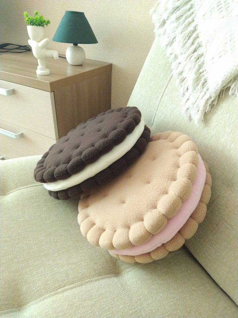 Sandwich cookie pillows - Oreo - Decorative pillows - 枕头/抱枕 - 其他材质 咖啡色