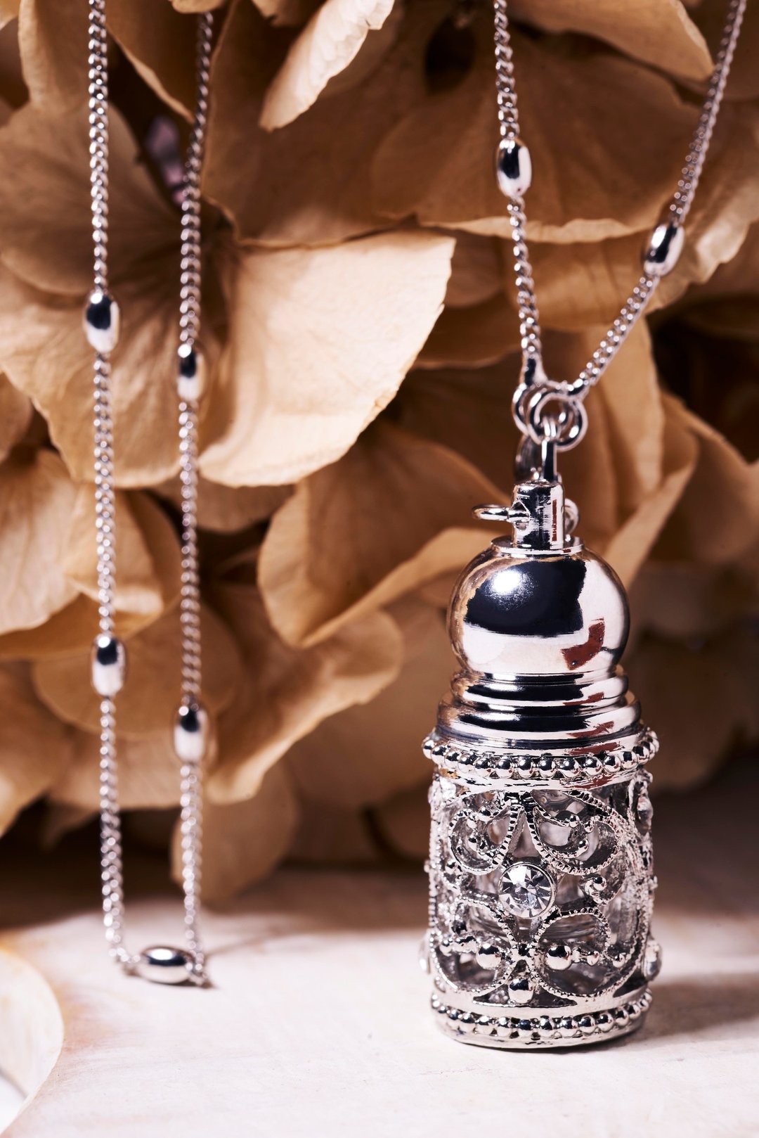 Neve Jewelry 蕾丝勾勒迷你香水瓶项链(银色) - 项链 - 其他金属 白色
