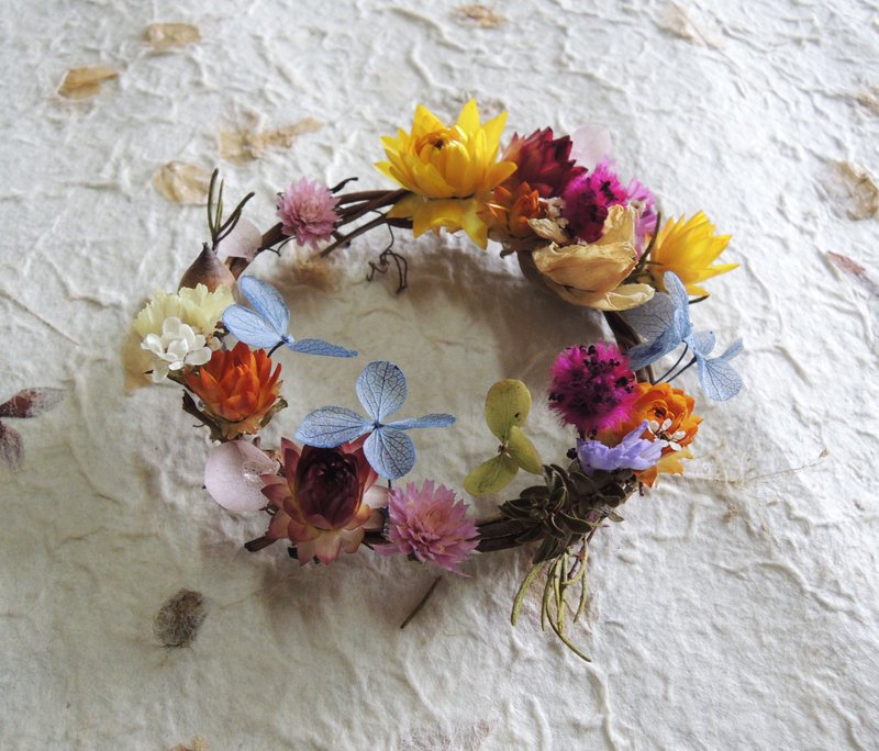 微甜·圈 手作 跳跃的春天 金黄麦杆菊 虎眼 不凋蓝绣球 日本小瓣绣球花 粉千日红 甜甜圈 干燥花 小花圈 甜塔 - 摆饰 - 植物．花 黄色