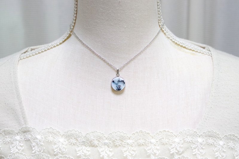 树脂艺术圆形吊坠/静骨 - 项链 - 树脂 白色