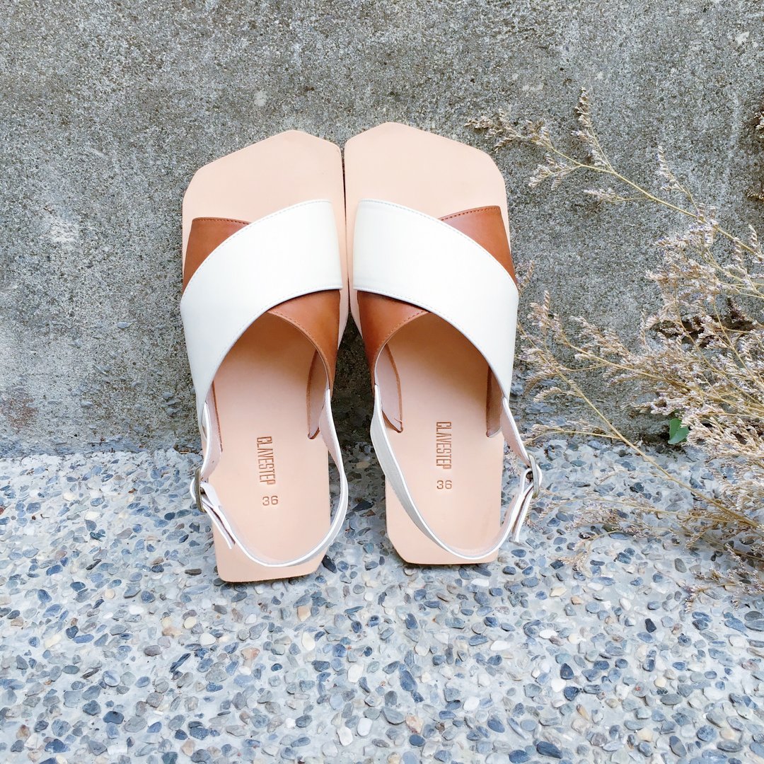 CLAVESTEP X Sandals - 手工真皮 男生凉鞋 交叉款 客订颜色 - 男女凉鞋 - 真皮 咖啡色