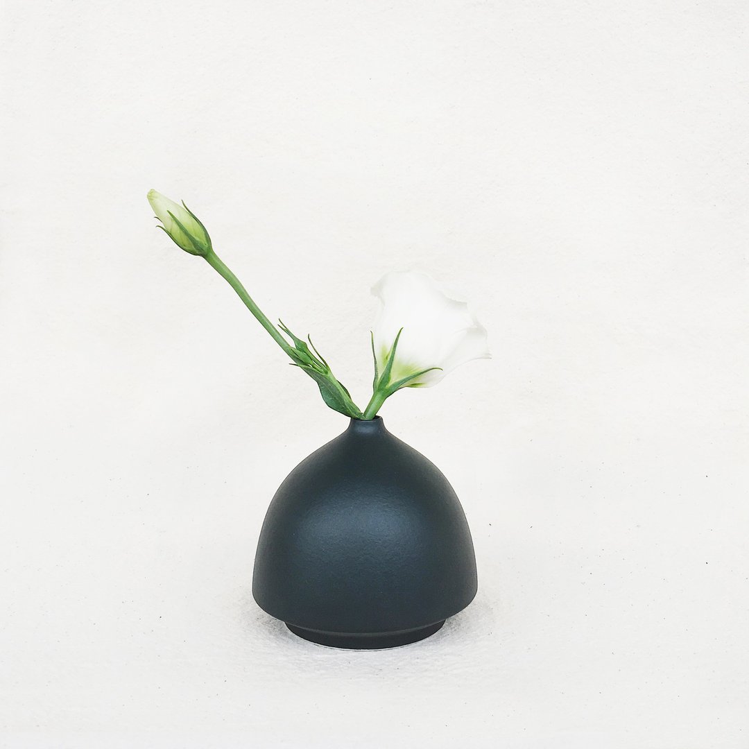 简约北欧风花器－Half Cylinder金属黑 - 花瓶/陶器 - 瓷 黑色