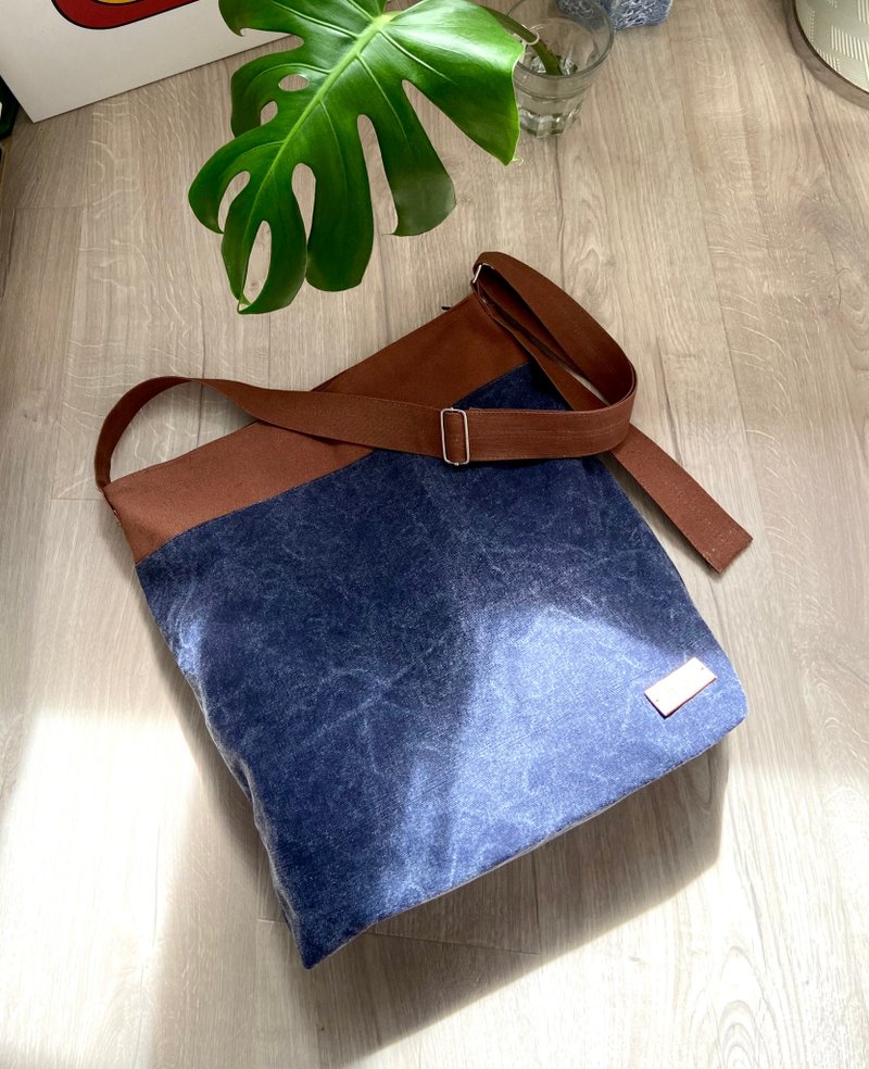 文青拼色 大容量随性肩背斜跨包LAZY BAG L #39水洗蓝 - 侧背包/斜挎包 - 棉．麻 蓝色