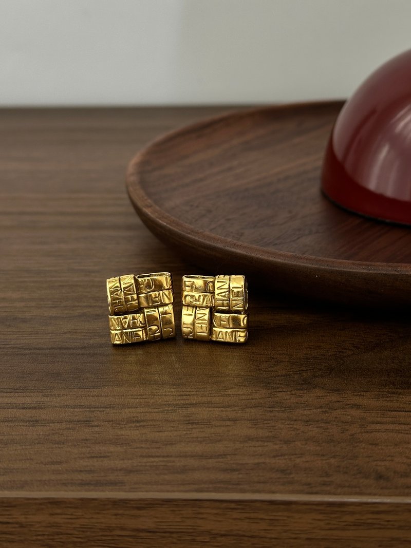 中古配饰 CHANEL 香奈儿 复古金色立体Logo耳环 - 耳环/耳夹 - 其他材质 金色