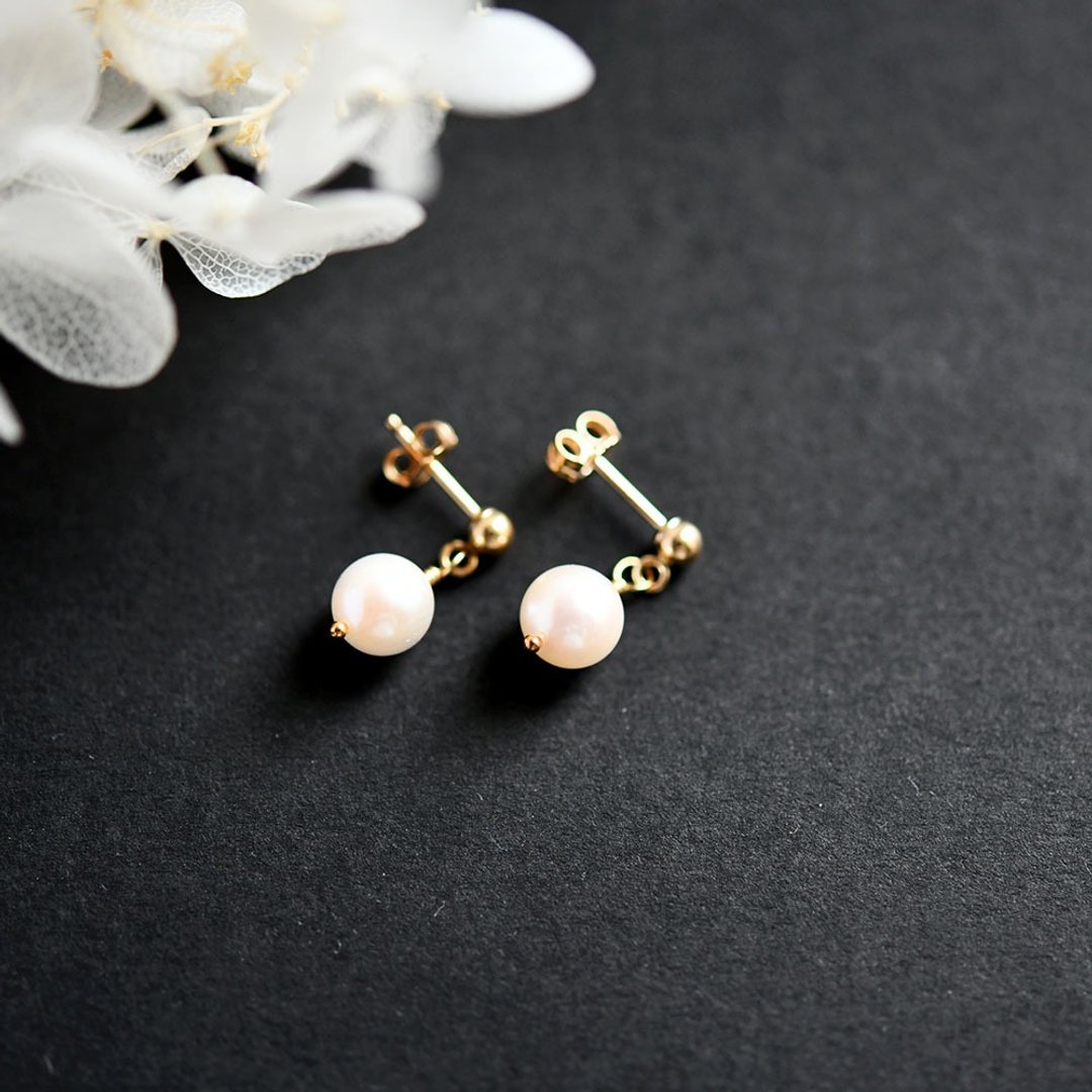 Original Happiness Health, Longevity, Wealth Top Quality Hanadama Pearl AKOYA Pearl Stud Earrings Clip-On Available March Birthstone - 耳环/耳夹 - 宝石 白色