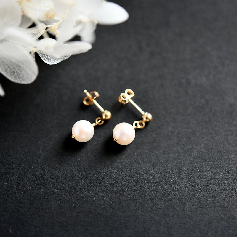 Original Happiness Health, Longevity, Wealth Top Quality Hanadama Pearl AKOYA Pearl Stud Earrings Clip-On Available March Birthstone - 耳环/耳夹 - 宝石 白色