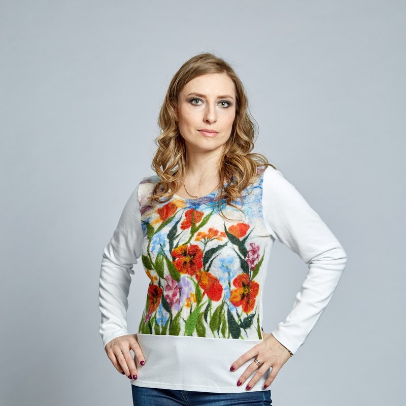 羊毛毡毛衣。妇女的白色服装。花卉毛衣原创设计 衣服 - 女装针织衫/毛衣 - 其他材质 白色