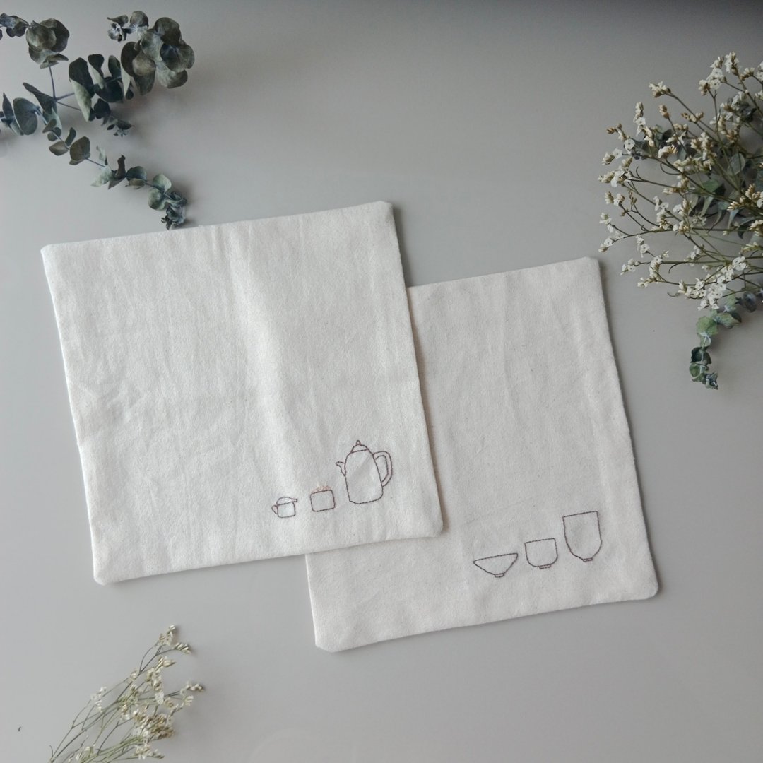 Tea mat set 2pcs hand embroidered 100% Natural cotton fabric - 餐垫/桌巾 - 棉 白色