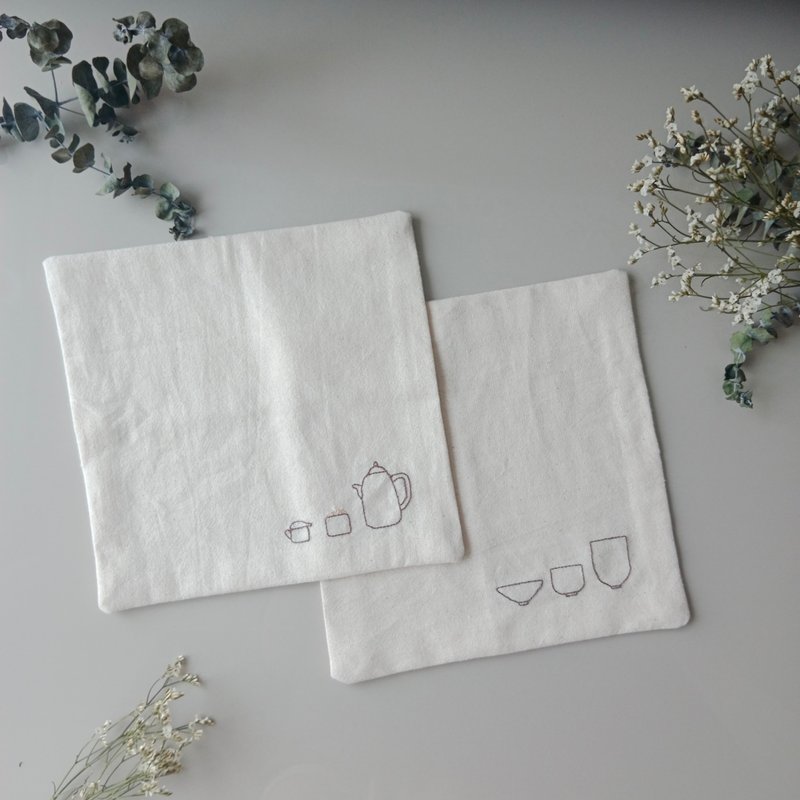 Tea mat set 2pcs hand embroidered 100% Natural cotton fabric - 餐垫/桌巾 - 棉 白色