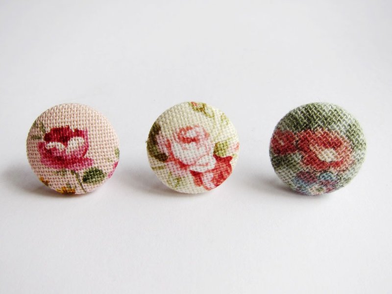 布扣耳环 Mix & Match 玫瑰混搭 可做夹式耳环 - 耳环/耳夹 - 棉．麻 多色