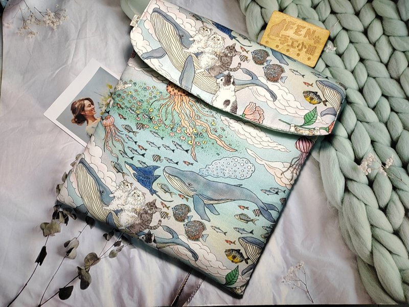 袋物系列-日本设计师布海洋旅程童话鲸鱼与猫iPad Air平板套11寸 - 平板/电脑保护壳 - 棉．麻 