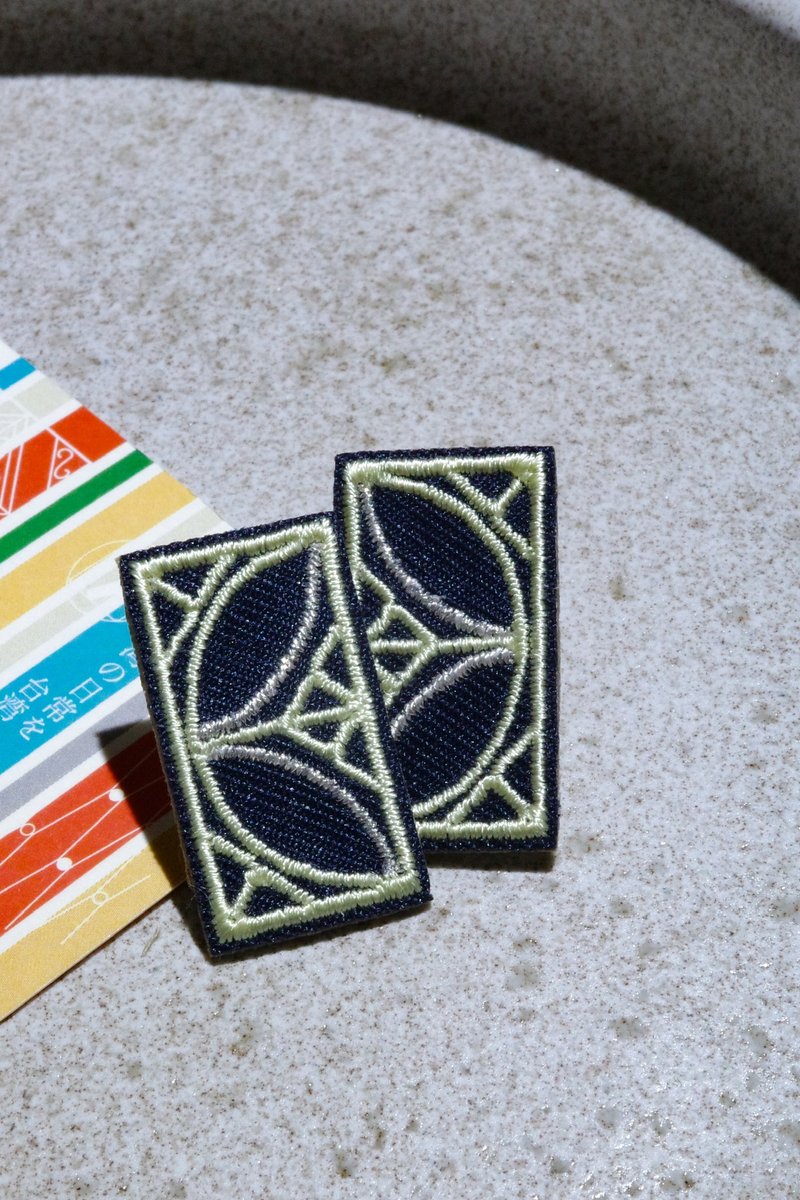 刺绣饰品-花痴[藏青色] - 耳环/耳夹 - 绣线 黑色