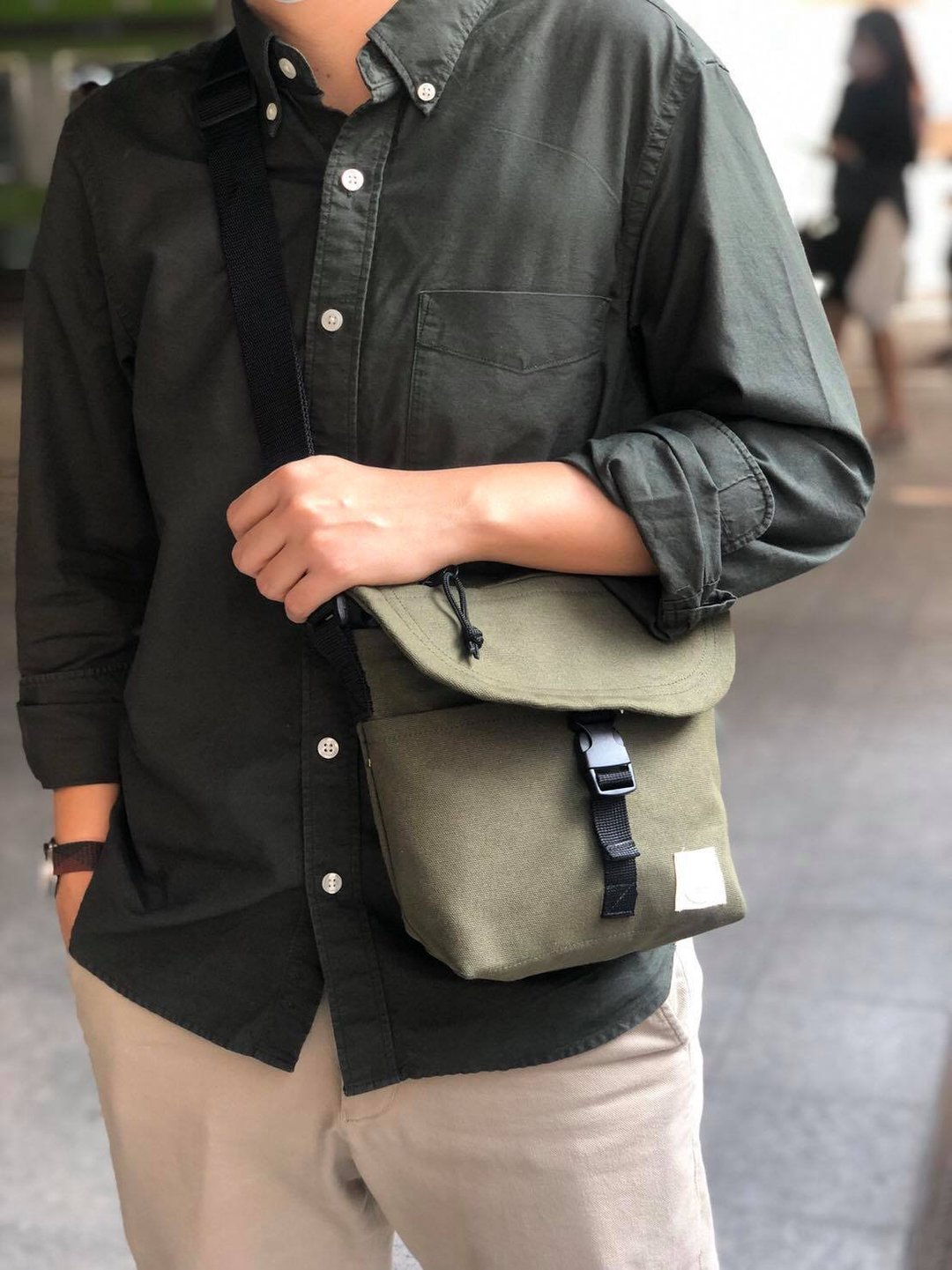 Olive 橄榄绿 帆布斜背包 / 日常包款 / 旅行 / 周末 - 侧背包/斜挎包 - 棉 绿色