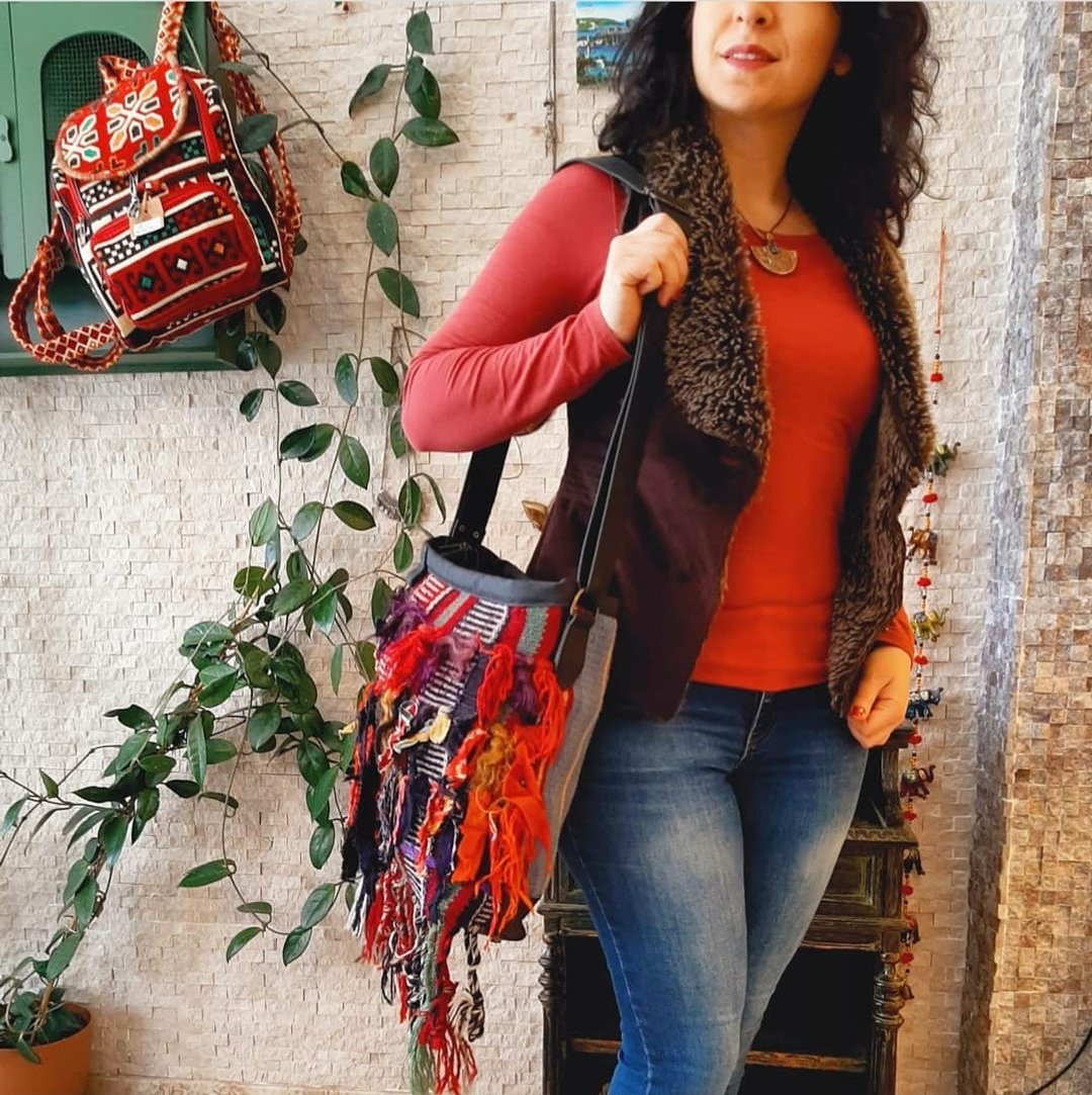Vintage Rug/Kilim/Carpet And Leather  With Beautiful Textile &amp;Rug Frings Bag - 手提包/手提袋 - 其他材质 多色